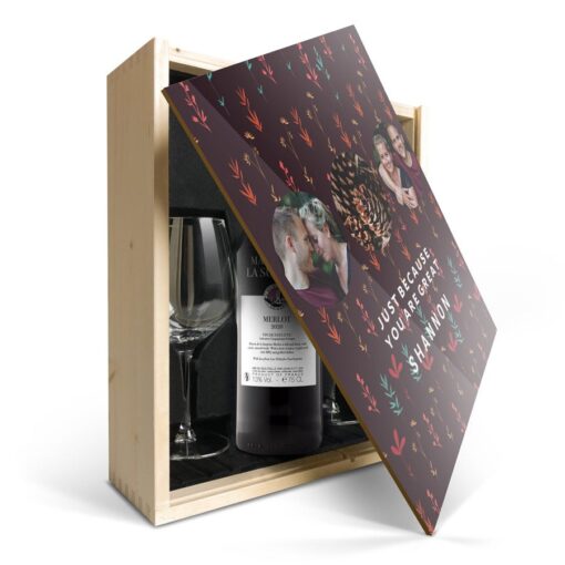Vingavesæt med glas - Maison de la Surprise Merlot - Personlig træ kasse